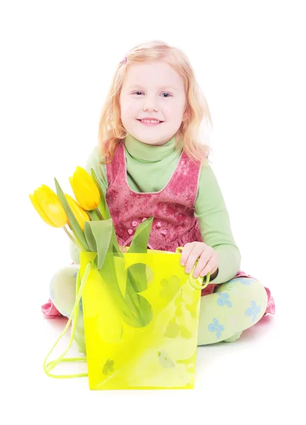 Menina com tulipa isolada no branco — Fotografia de Stock