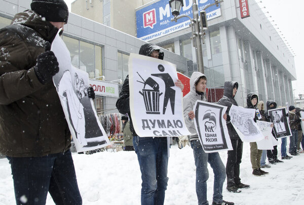 Mass-meeting to oppositions in Saratov.