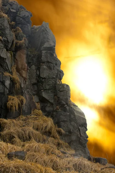 Wunderbares Licht hinter einem Felsen — Stockfoto