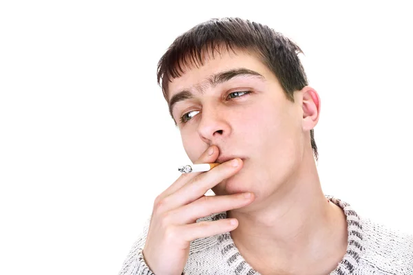 Hombre joven fumando — Foto de Stock