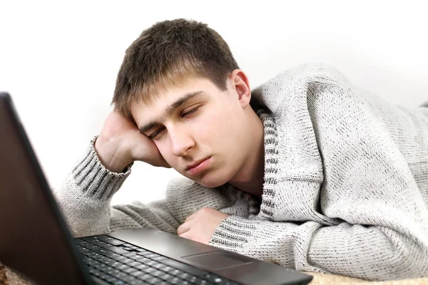 Aburrido adolescente con portátil — Foto de Stock