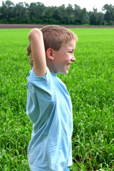 Boy in the field — Stock Photo, Image