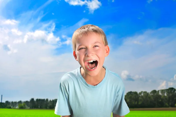 Кричащий мальчик — стоковое фото