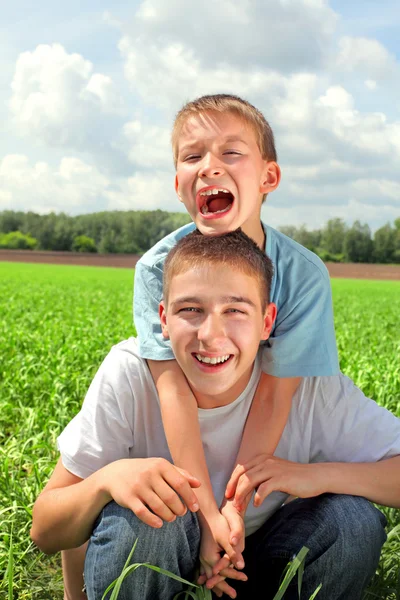 Hermanos felices — Foto de Stock