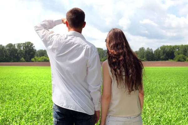 Parejas al aire libre — Foto de Stock