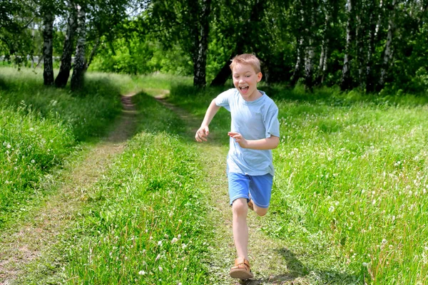Rapaz a correr — Fotografia de Stock