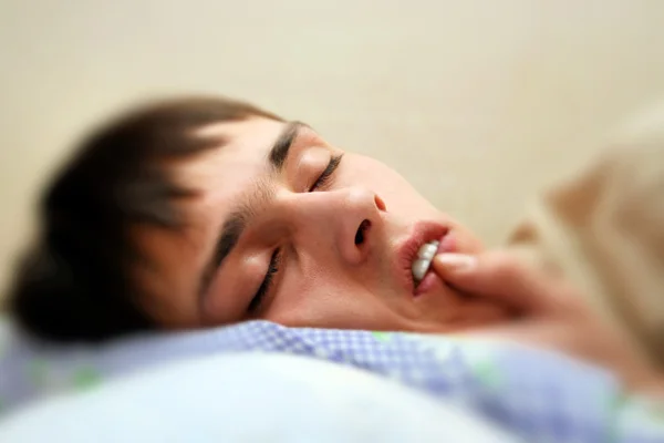 Tonåring sover — Stockfoto