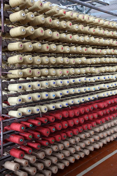 Muchas bobinas de hilo — Foto de Stock