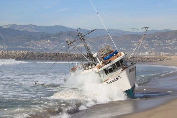 Resgate de barco de pesca — Fotografia de Stock