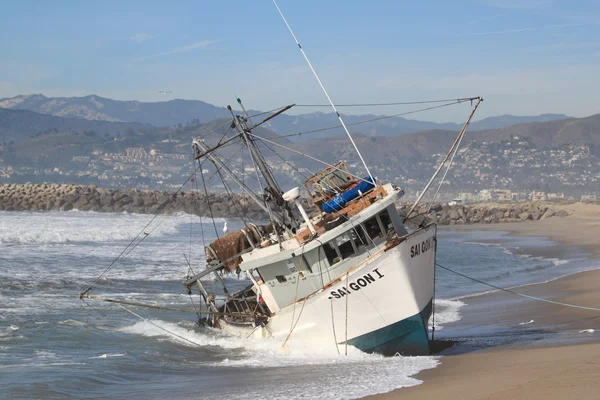 Resgate de barco de pesca — Fotografia de Stock