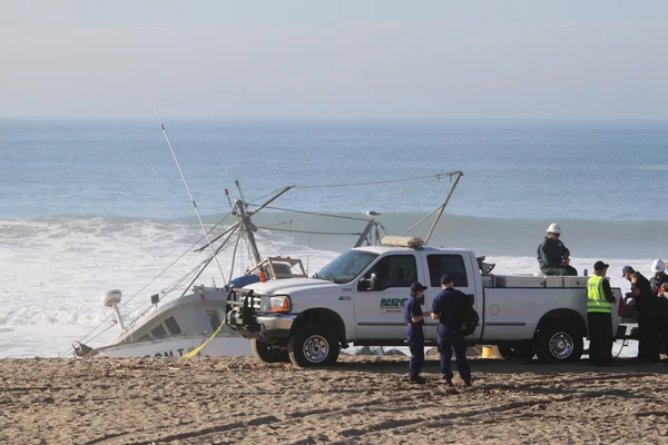 Fishing Boat Rescue — Stock Photo, Image