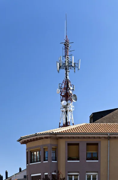 Pyrenéerna telekommunikation tornet — Stockfoto