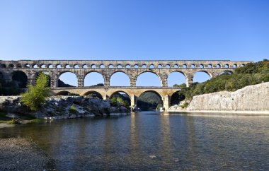 Pont du Gard clipart