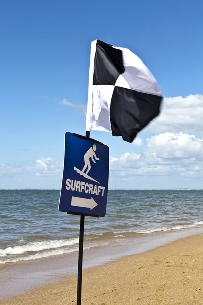 Zachránce beach vlajky — Stock fotografie