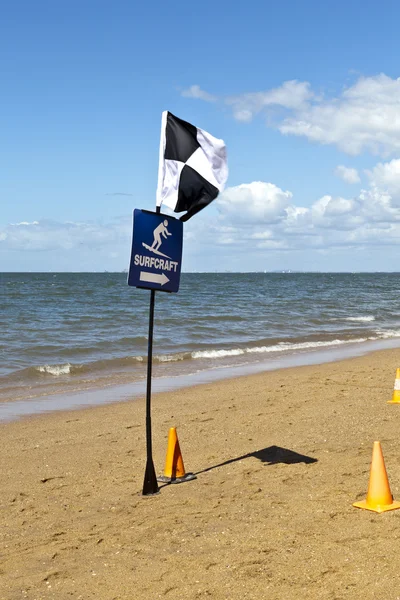 Zachránce beach vlajky — Stock fotografie