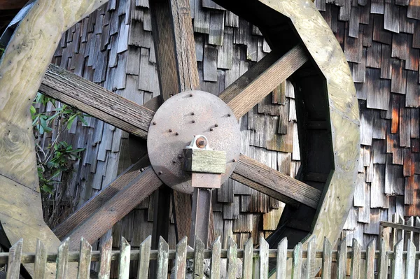 Wooden water wheel. — Stock Photo, Image