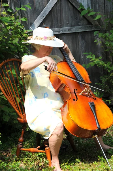 Female cellist. — Stock Photo, Image