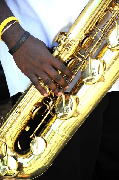 Bariton saxofoon speler. — Stockfoto