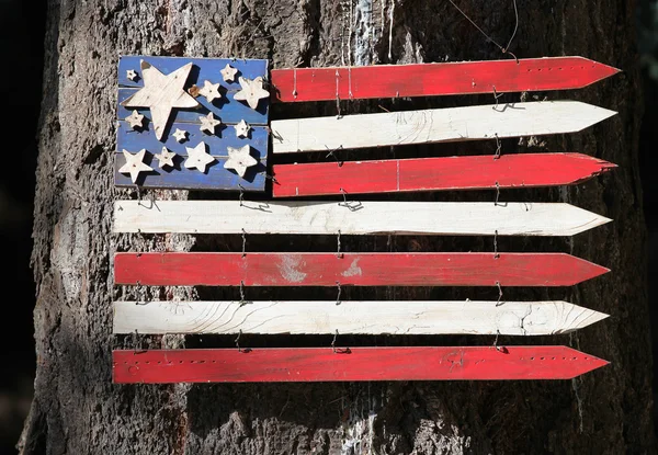 Dřevěná replika vlajky usa. — Stock fotografie