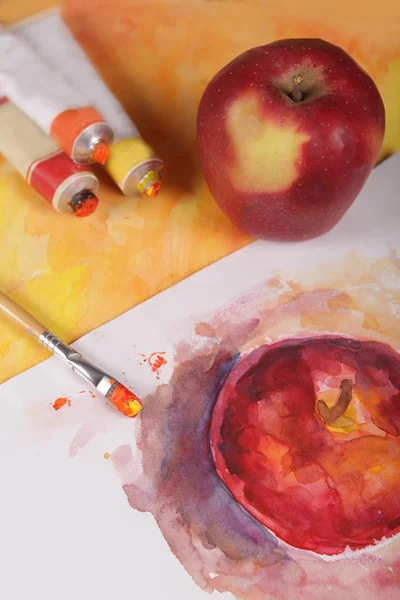 Maçã, tubos de tinta e quadro de maçã — Fotografia de Stock