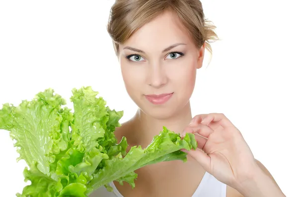 Krásná dívka s zeleným salátem — Stock fotografie