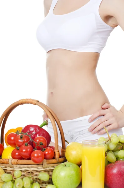 과일 및 야채를 가진 여자 — 스톡 사진