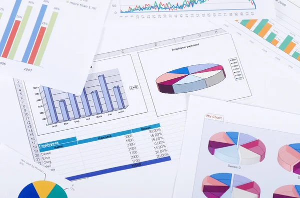 Gráficos, gráficos, mesa de negocios. El lugar de trabajo de las empresas — Foto de Stock