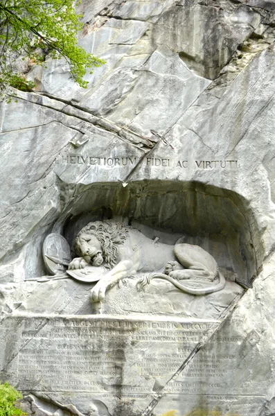 Monumento de leão famoso em lucerna — Fotografia de Stock
