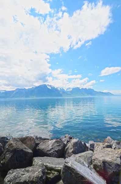 Montaña y lago de Ginebra, Suiza — Foto de Stock