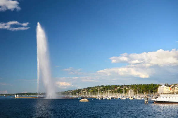Svájc, geneva, kilátás nyílik a Genfi-tótól és a város — Stock Fotó