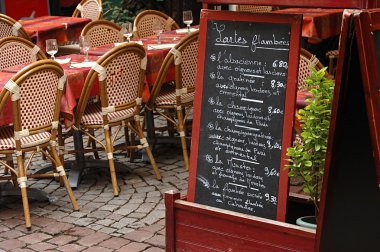 Strazburg, alsace, Fransa bir kahve terasında sokak görünümü