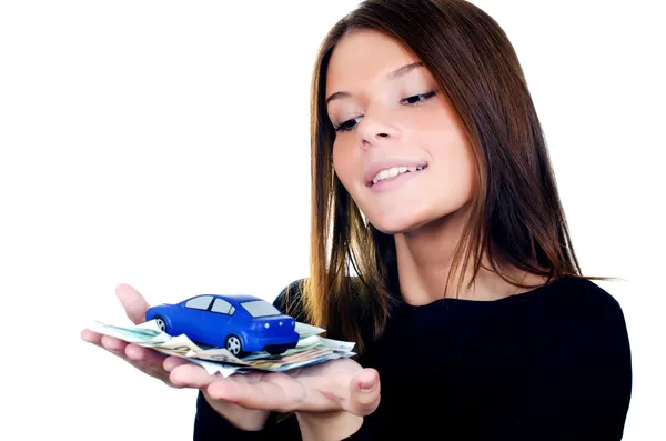 Krásná žena s penězi a hračka auto v rukou — Stock fotografie
