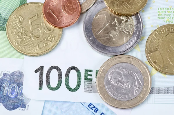 Divers billets et pièces en euros — Photo