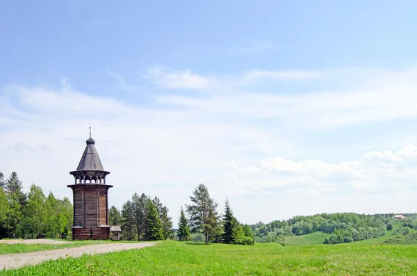 Iglesias de madera en el norte de Rusia — Foto de Stock