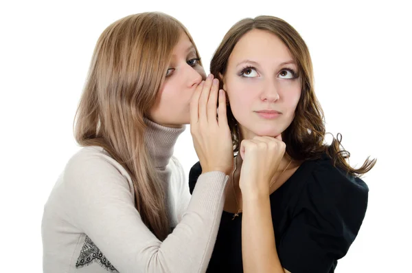 Duas amigas dizem bisbilhotices em uma orelha isolada — Fotografia de Stock