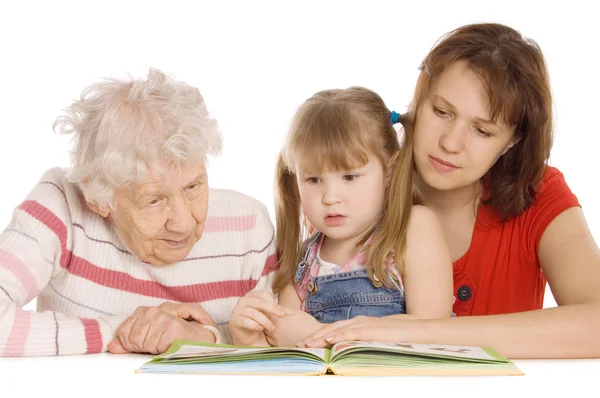 Babička s grand dcera četl knihu — Stock fotografie