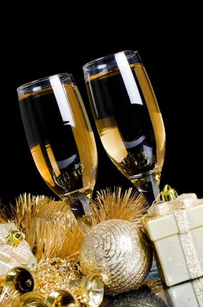 Champagne s vánoční ozdoby — Stock fotografie