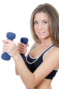 Kızın egzersizleri dumbbells ile yaptığı