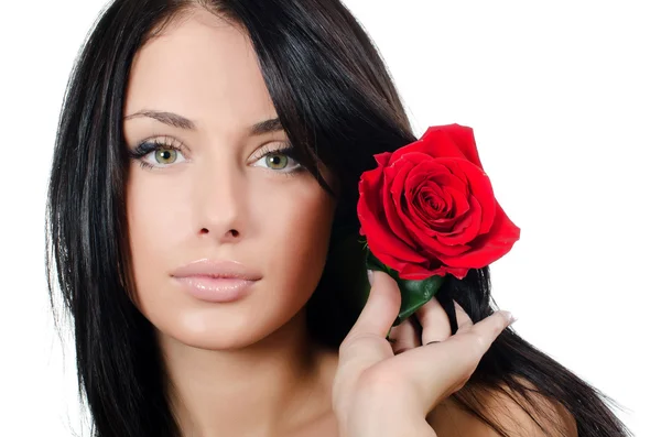 Het meisje met mooie haren met een rode roos — Stockfoto