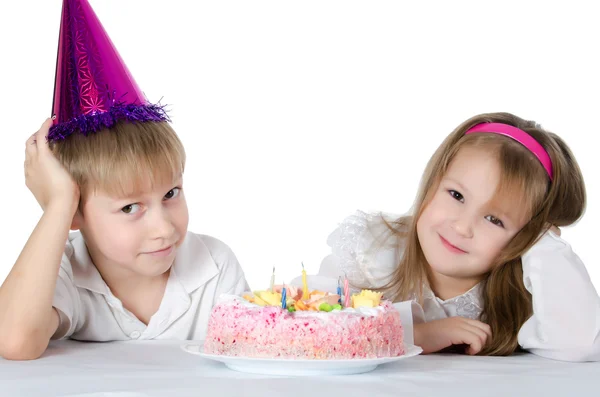 Bir pasta ile şapkalı çocuk — Stok fotoğraf