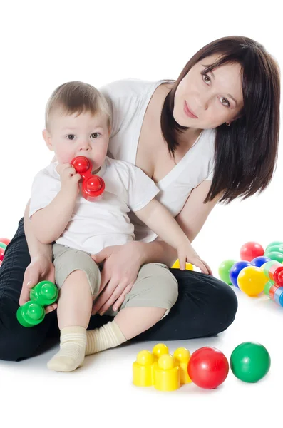 Küçük çocuk annesi ile oynuyor — Stok fotoğraf