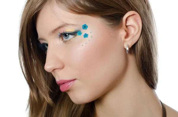 Das junge schöne Mädchen mit einem kreativen Make-up — Stockfoto