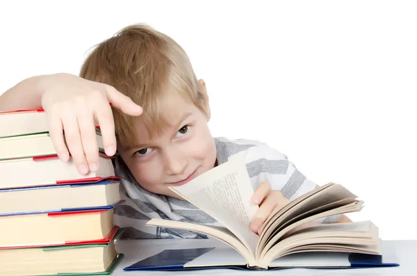 O menino lê o livro isolado em branco — Fotografia de Stock