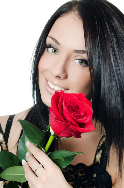 Дівчина з красивим волоссям з червоною трояндою — стокове фото