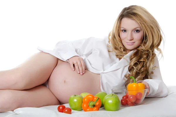 Těhotná žena se zeleninou — Stock fotografie