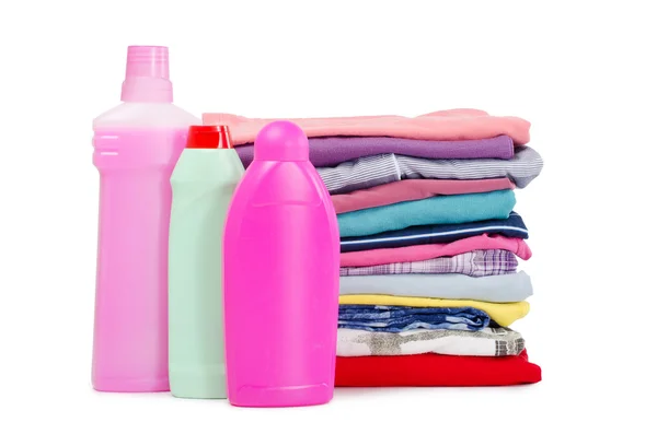 Un mucchio di vestiti puri con detergente diverso — Foto Stock