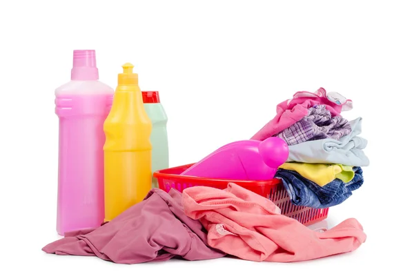 Купа чистого одягу з різним миючим засобом — стокове фото