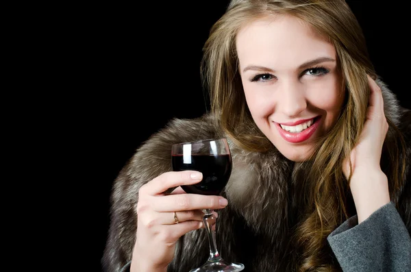 Mooi meisje met een glas wijn — Stockfoto