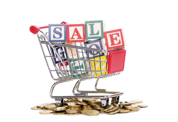 Mynt, shopping cart och ordet försäljning — Stockfoto