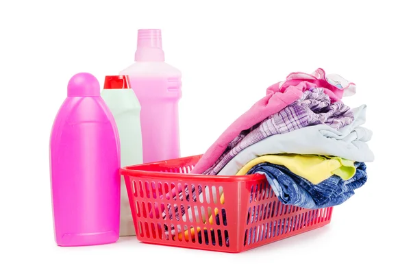 Tiszta ruhák különböző mosószerrel halom — Stock Fotó